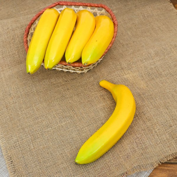 Муляж банан 20см       