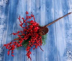 Ветка искусственная Зимние мечты ягодная веточка с шишкой 30см