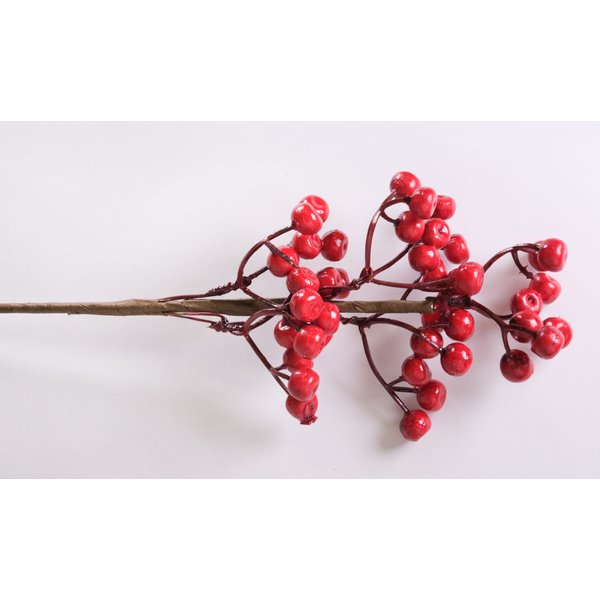 Ветка декоративная 55см с красными ягодами SYWD-032182