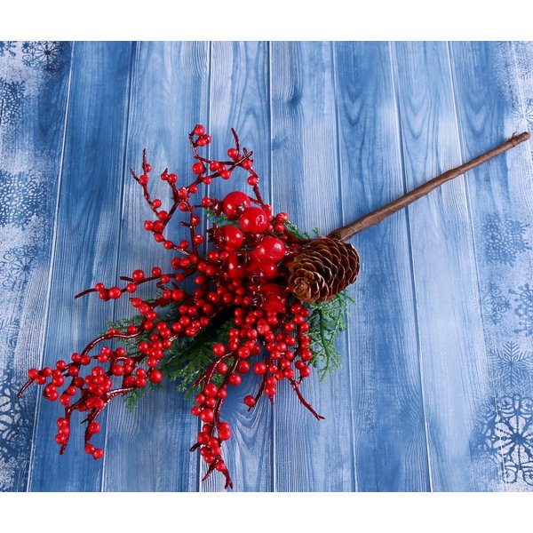 Ветка для декора Зимние мечты ягодная веточка с шишкой, 30см 3535544
